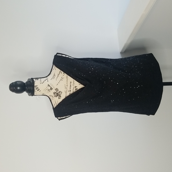 Bloomingdale's black sequin top size Large - Picture 1 of 8